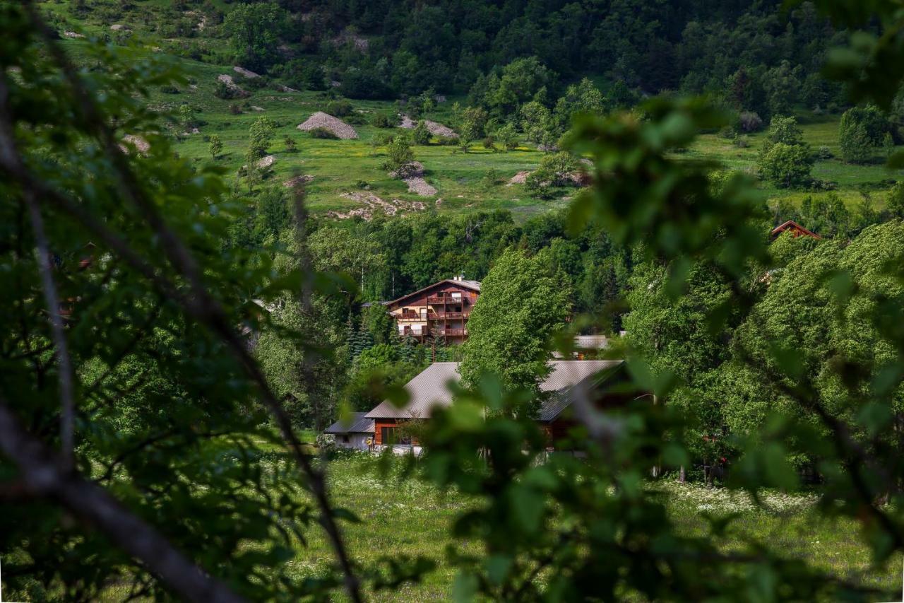 Le Refuge de Serre-Chevalier, dans un esprit chalet, commune de Le Monêtier-les-Bains Extérieur photo