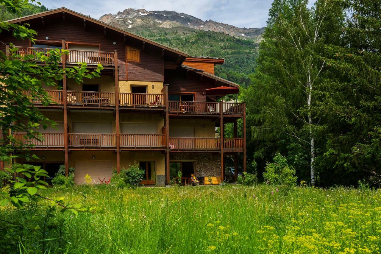 Le Refuge de Serre-Chevalier, dans un esprit chalet, commune de Le Monêtier-les-Bains Extérieur photo