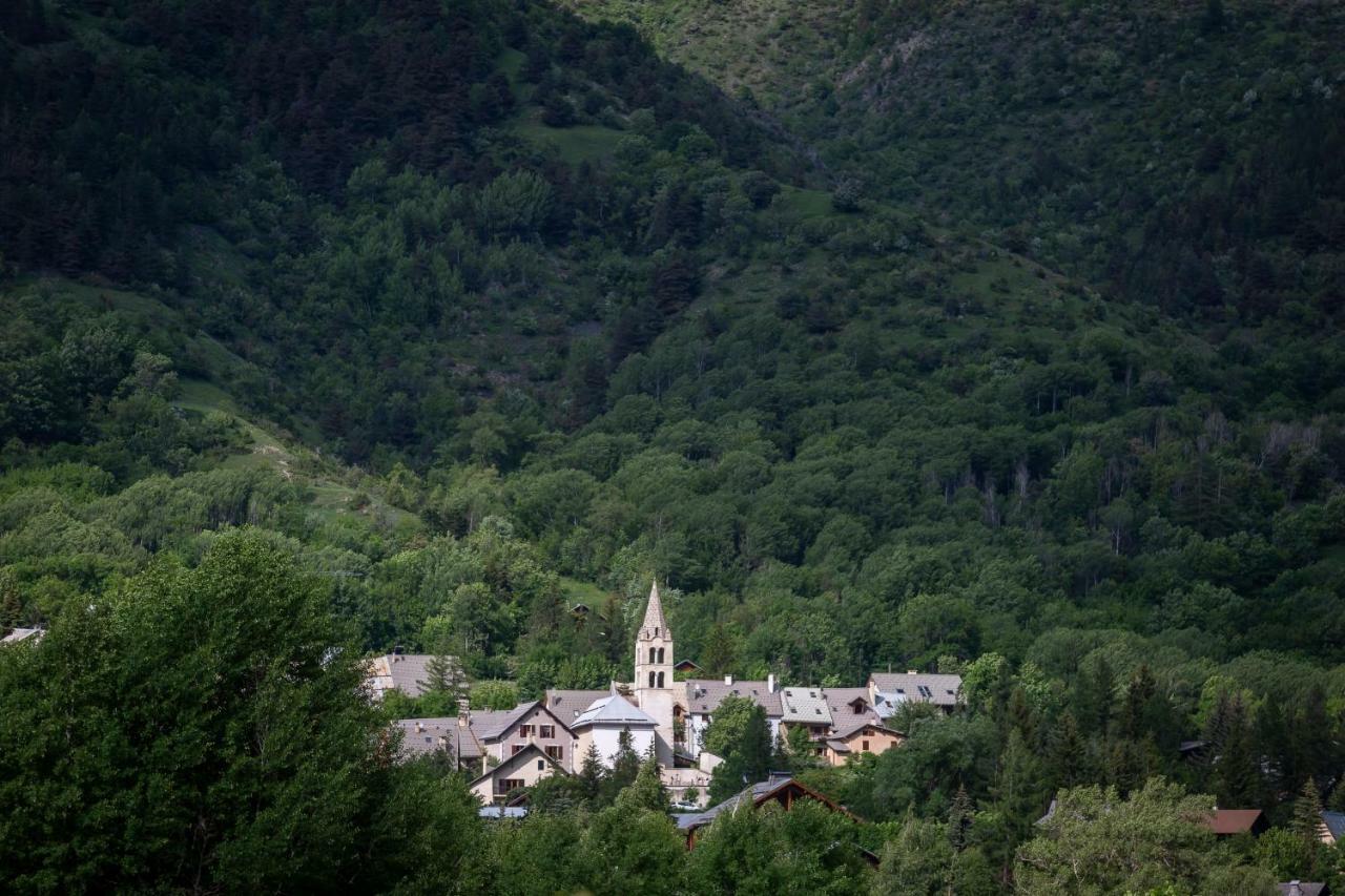 Le Refuge de Serre-Chevalier, dans un esprit chalet, commune de Le Monêtier-les-Bains Extérieur photo